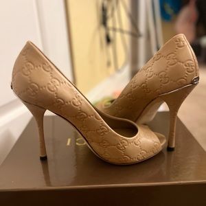 Gucci open toe pumps soft sand color leather with logos 36.5